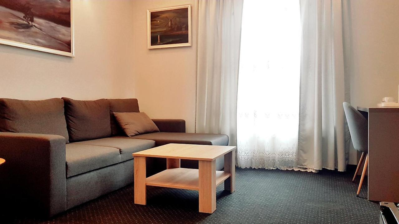 Euro Aparthotel Тарнов Екстериор снимка