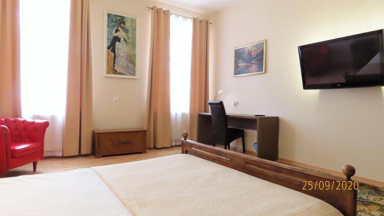 Euro Aparthotel Тарнов Екстериор снимка