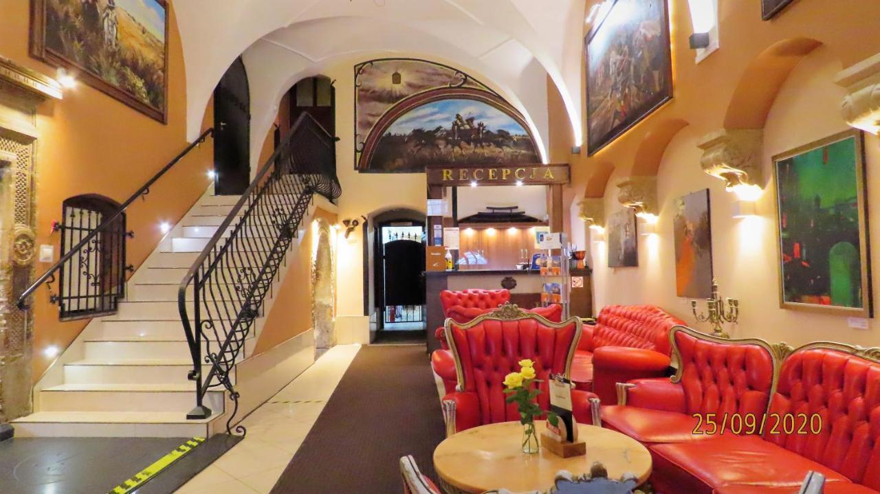 Euro Aparthotel Тарнов Екстериор снимка